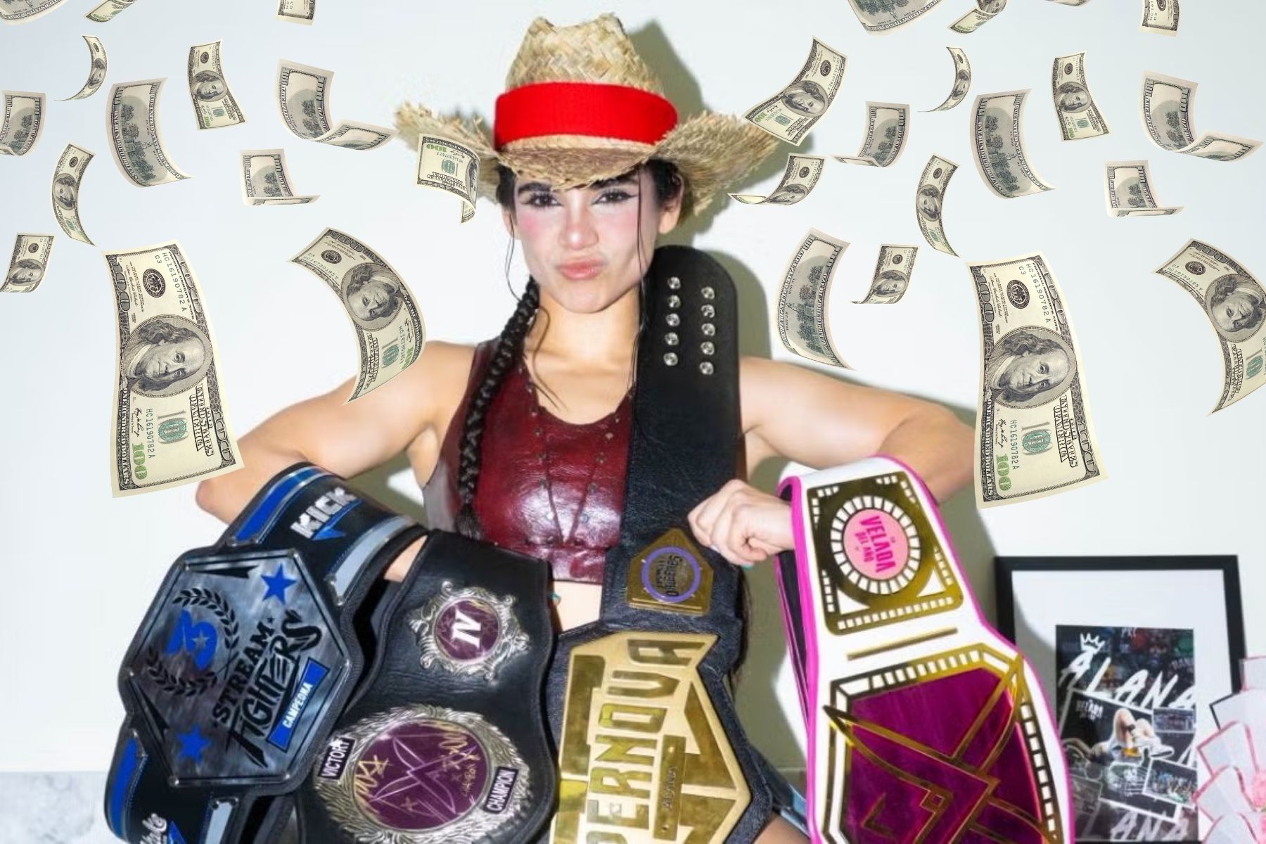 Montaje fotográfico de Alana Flores con sus cinturones de boxeo y billetes de dólar. La imagen ilustra las ganancias de Alana Flores, que según reportes, fueron de un millón de pesos por su pelea.