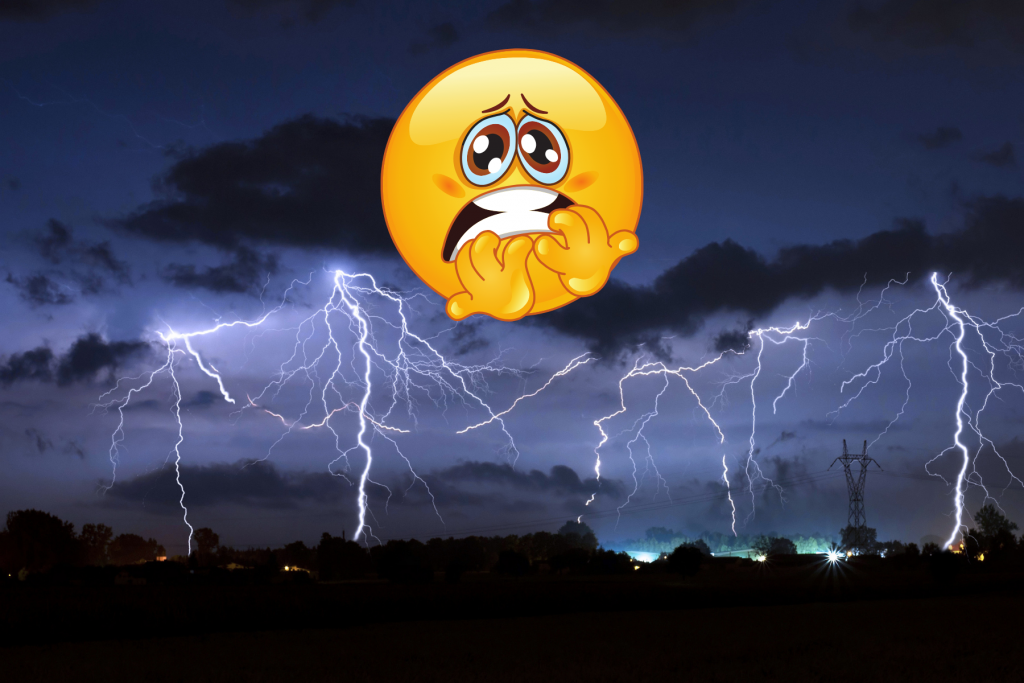 ¿Es peligroso lavar trastes durante una tormenta eléctrica en México?