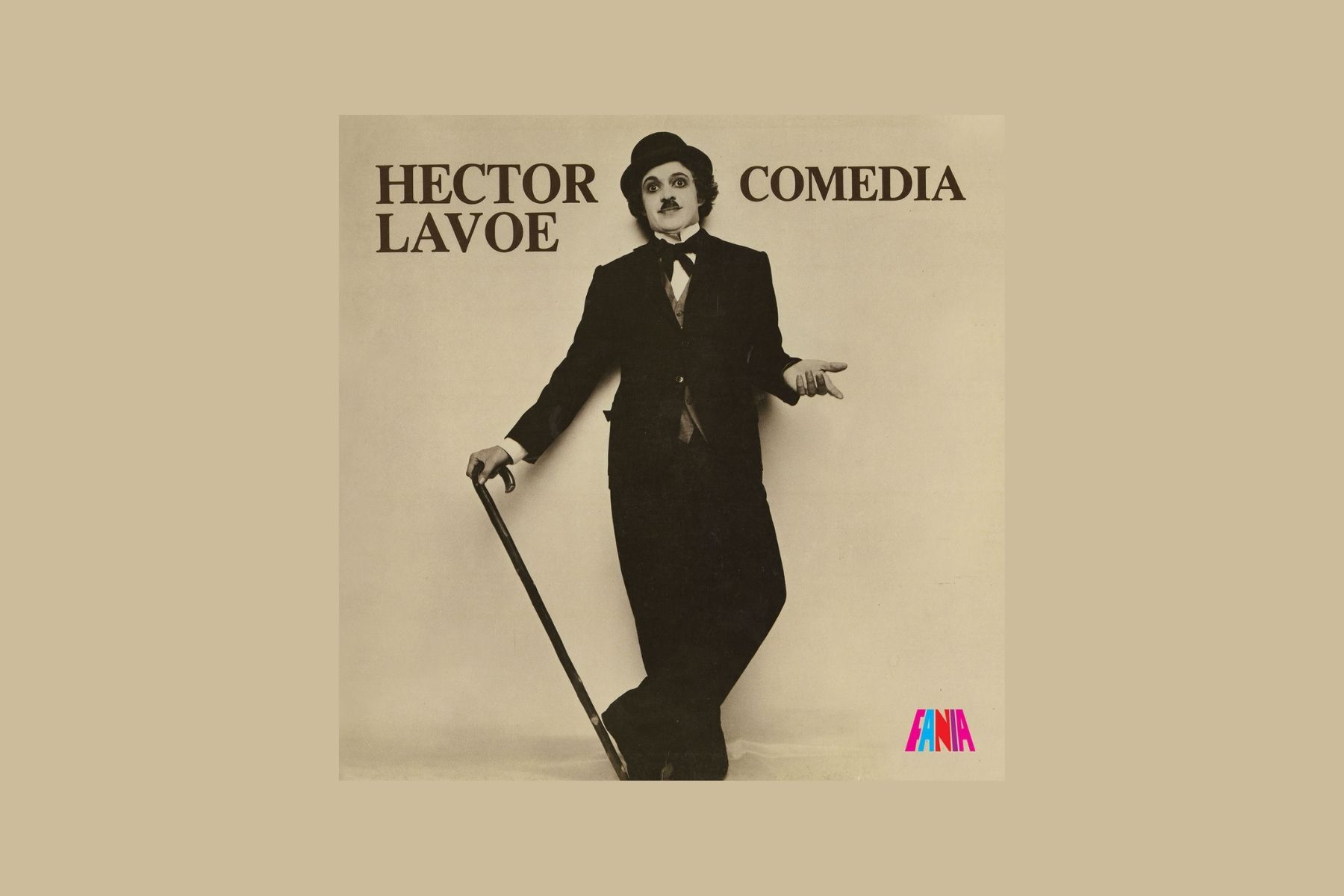 La icónica portada del álbum "Comedia" de Héctor Lavoe, donde posa como Charles Chaplin.
