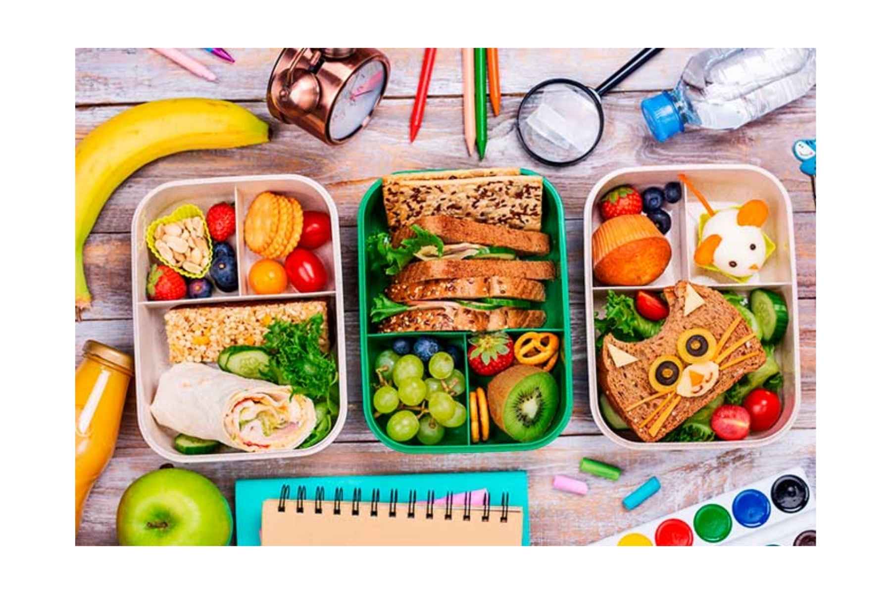 Diferentes ideas de lunch escolar creativo y balanceado en recipientes. La nota ofrece un menú semanal de lunches para que no te quedes sin ideas.