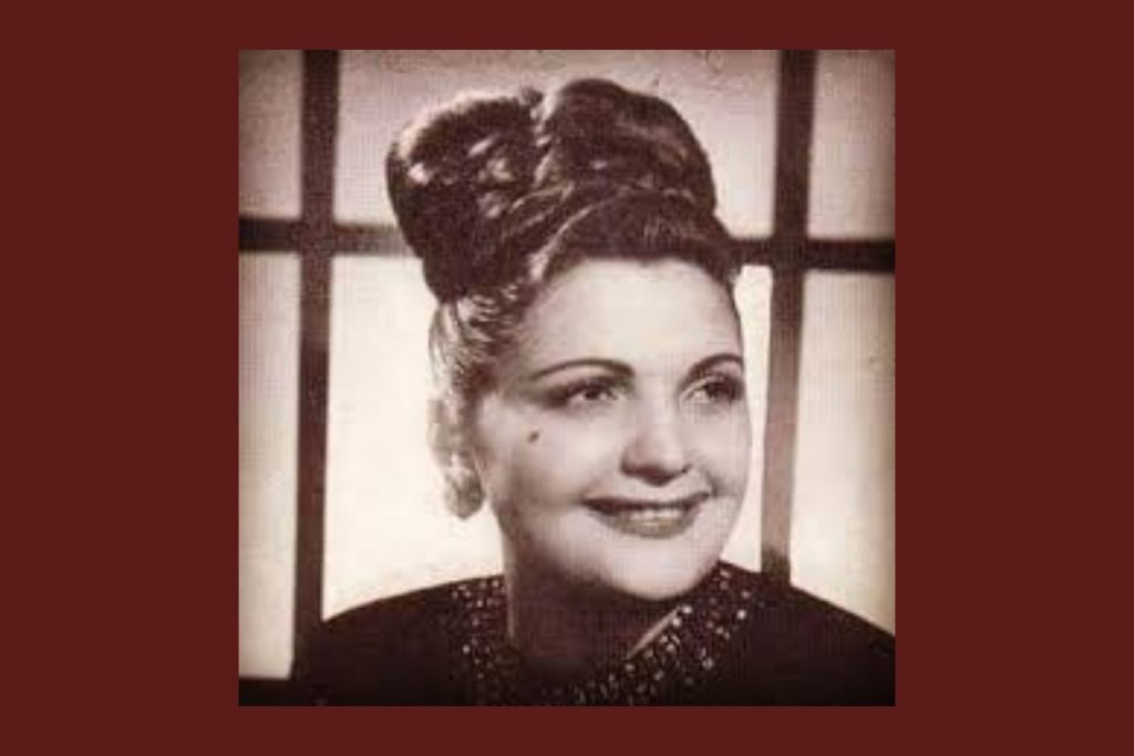 La cantante y compositora puertorriqueña Myrta Silva, "La Gorda de Oro". La nota celebra la carrera de una de las primeras mujeres en triunfar con la Sonora Matancera.