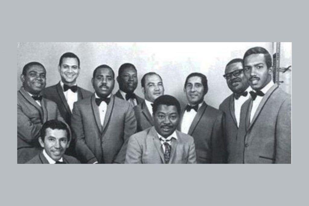 Una de las primeras fotografías de El Gran Combo de Puerto Rico en los años 60. La nota cuenta la historia de los inicios de la orquesta con Pellín Rodríguez y Andy Montañez.