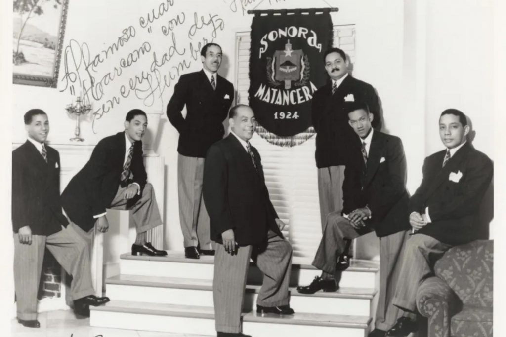 Los integrantes de la Sonora Matancera en una de sus fotos oficiales de los años dorados. La nota cuenta la historia de la agrupación desde su fundación en 1924.