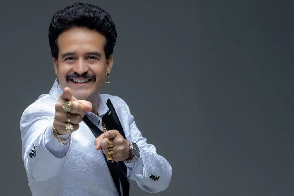 El cantante de salsa David Zahan, la voz de Frankie Ruiz. La nota informa sobre su concierto gratuito el 15 de septiembre en la Alcaldía Milpa Alta.