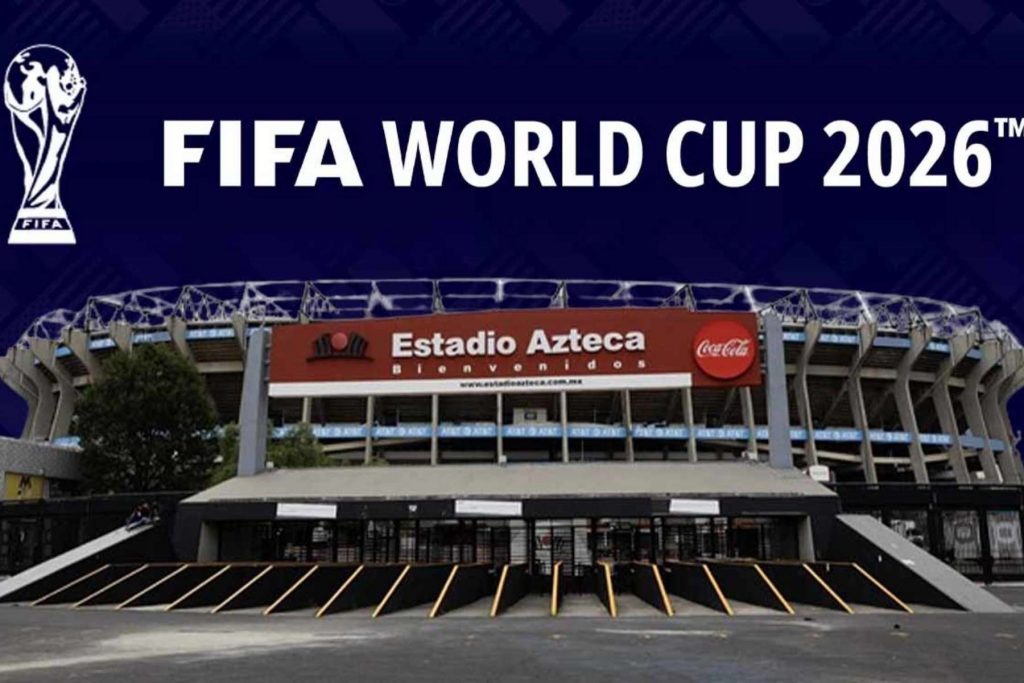 El Estadio Azteca con el logo oficial de la Copa Mundial de la FIFA 2026. La nota informa sobre los preparativos de México como país anfitrión del torneo.